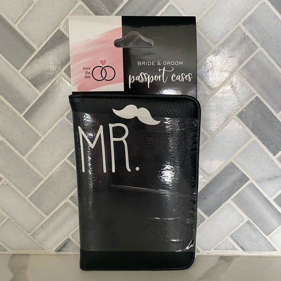 (Customizable) Mr. & Mrs. passport book covers - Picture 2 of 2